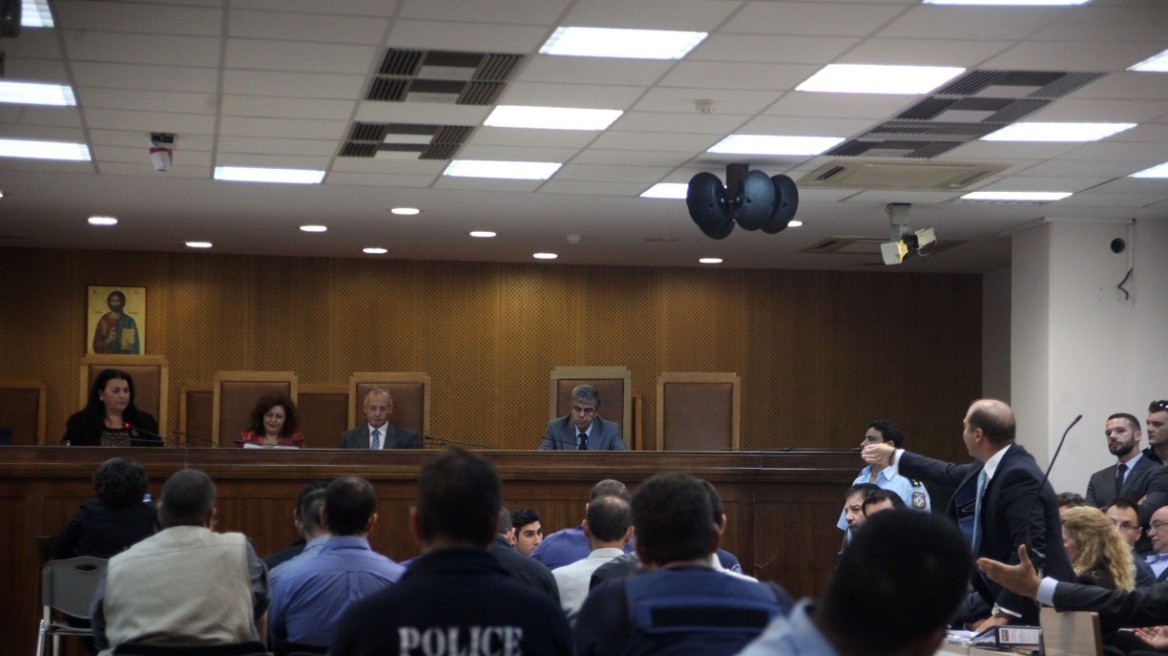 Αστυνομικός της Ομάδας ΔΙΑΣ στη δίκη για το φόνο Φύσσα: Δεν είμαστε εμείς γι' αυτά...